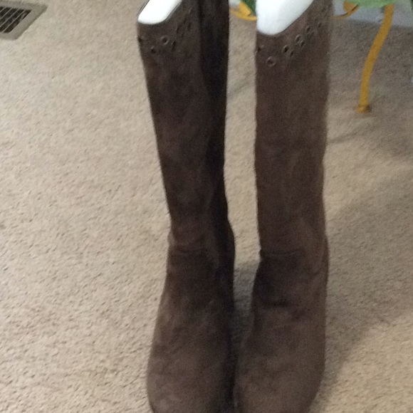 BROWN FAUX SUEDE BOOTS 👢. Size 6.5 with 3” heels - Picture 2 of 7